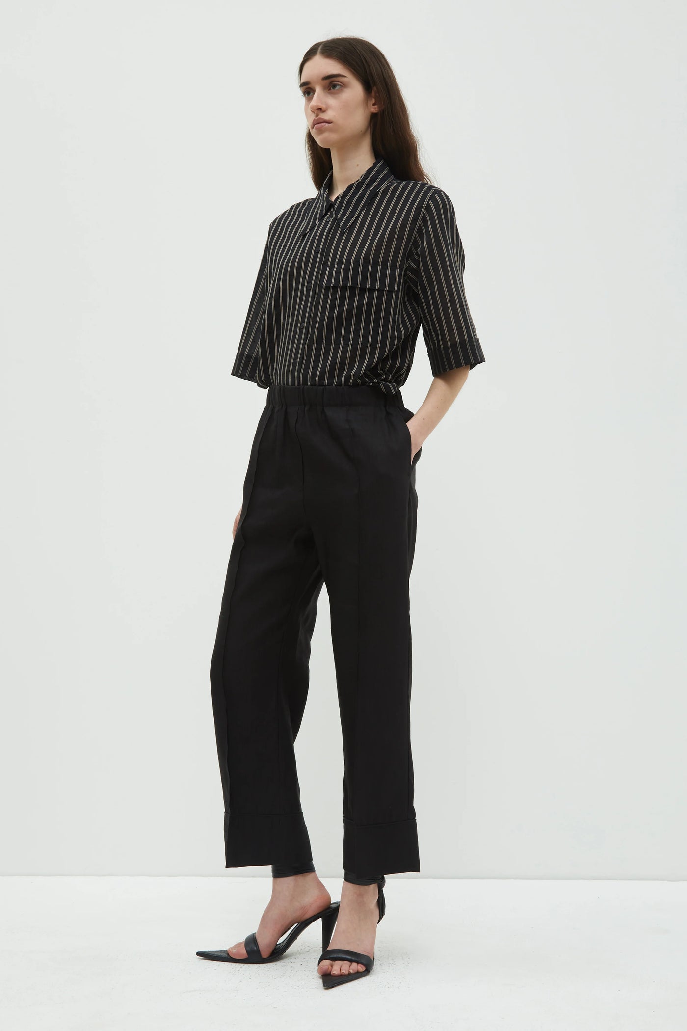 Panesh Cropped Straight Pants - Black